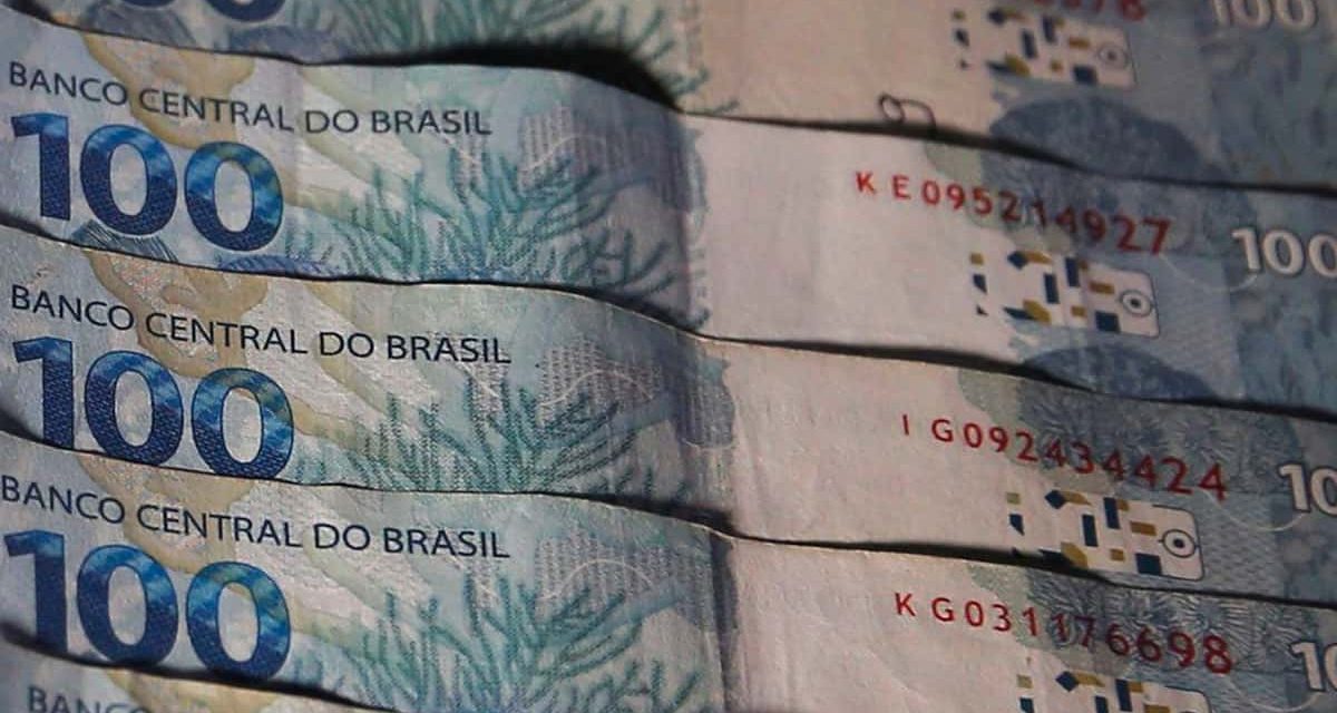 O contribuinte deve pedir empréstimo no banco para antecipar a restituição?