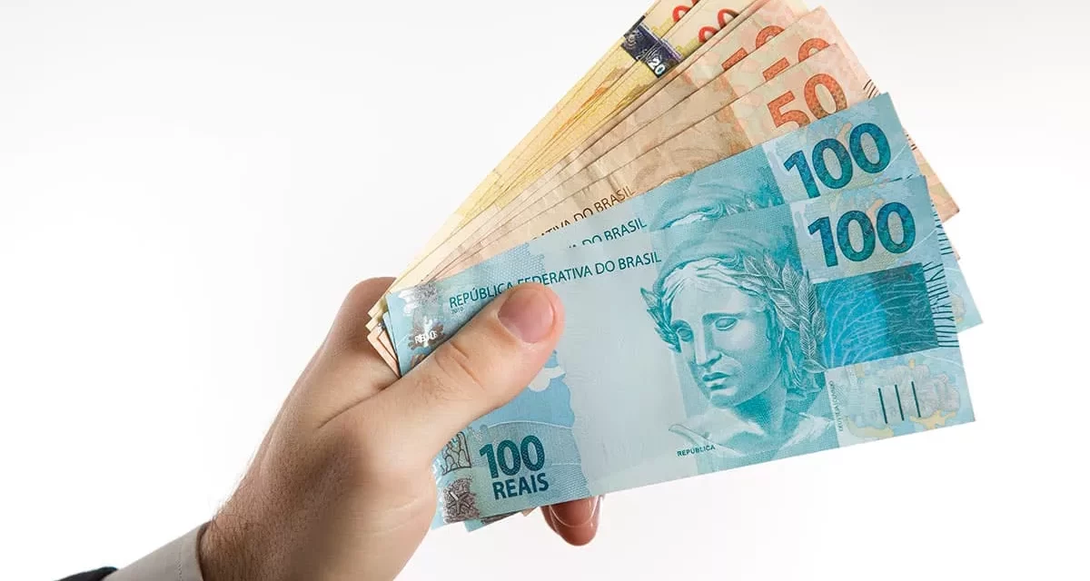 Quanto ganha um contador no Brasil e no exterior?