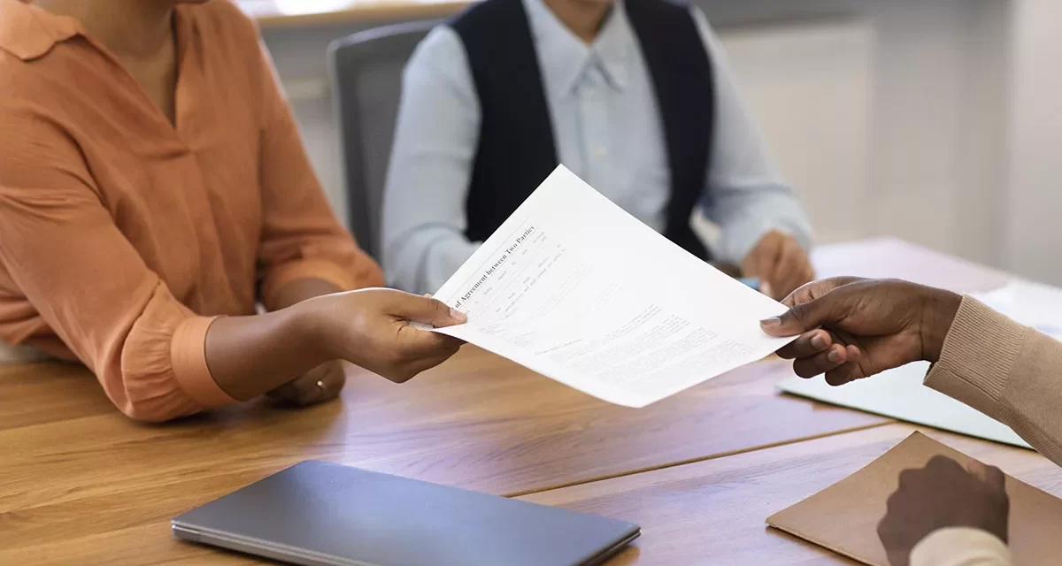 Justiça sentencia contadora a indenizar contribuinte